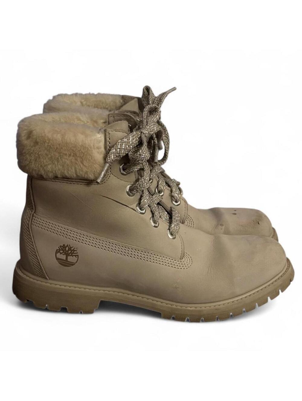 Beautiful Timberland boots with faux fur lining
